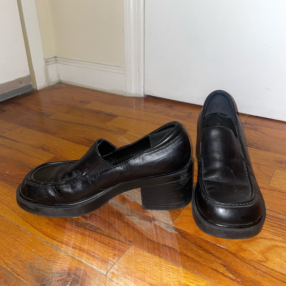 Womens casual black shoe